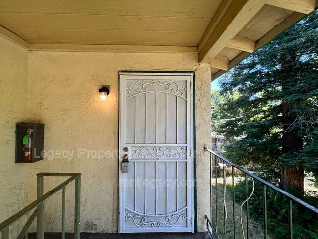Building Photo - 4552 Ashcroft Ave