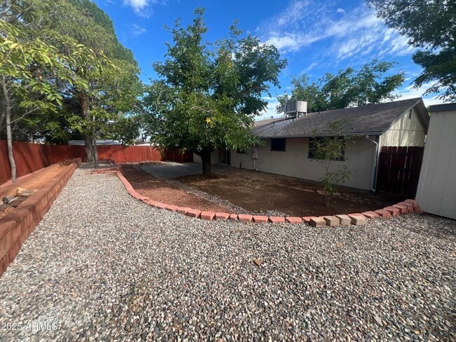 Building Photo - 3922 E Del Rio Dr