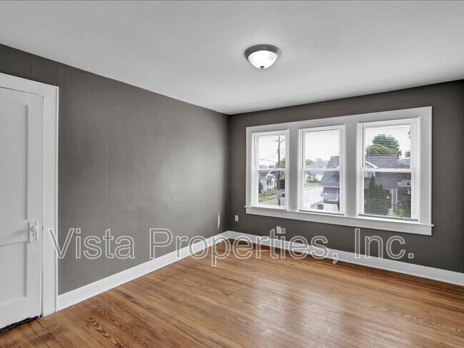 Building Photo - 3220 Grant Ave