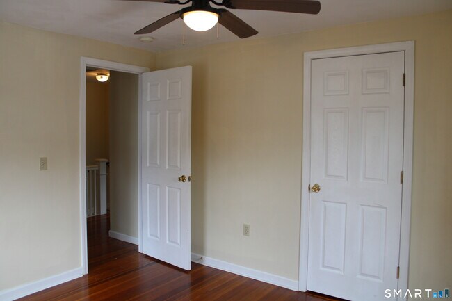 Building Photo - 6 Sunnyside E Rd Ext