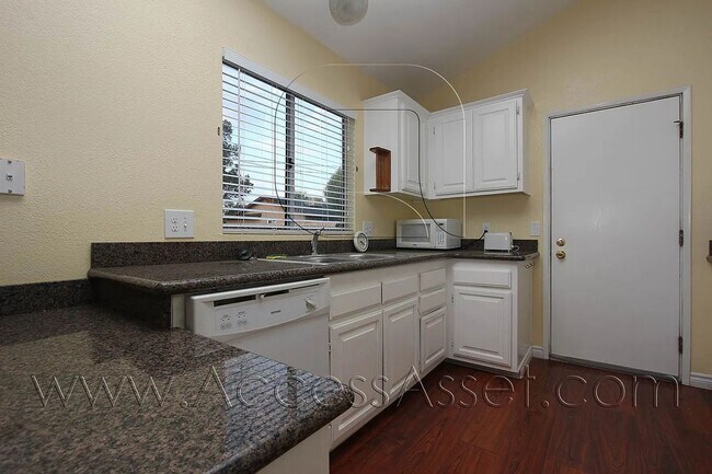 Building Photo - Spacious 3 Bedroom Home with Fenced Yard & Two-Car Garage in Lake Elsinore