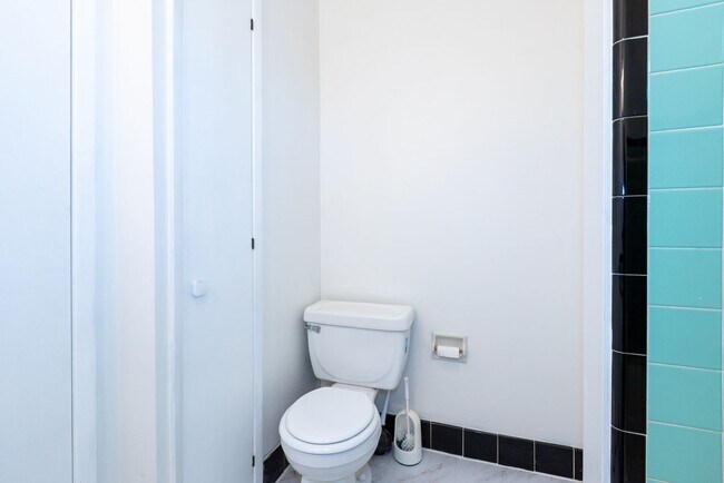 Building Photo - 3 Bed 1.5 Bath in Great Midtown Location!