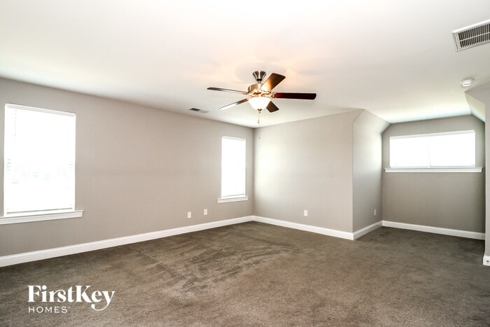 Building Photo - 210 Phoenix Ct