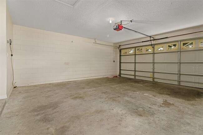 Building Photo - 2936 Twin Oaks Dr