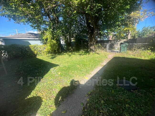 Building Photo - 617 Kane St