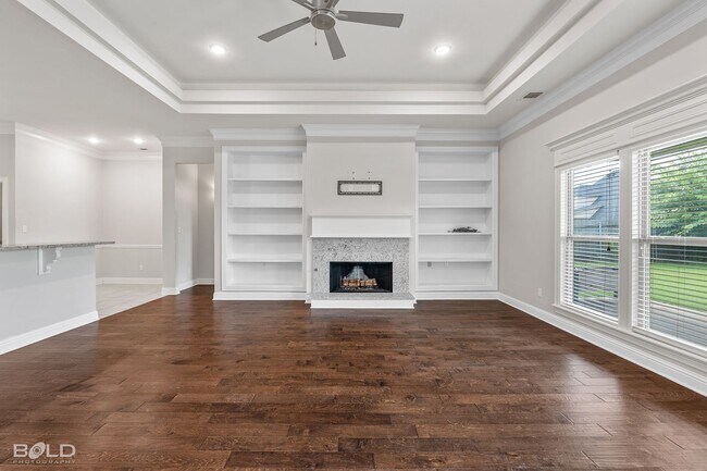 Building Photo - 619 Labarre Ln