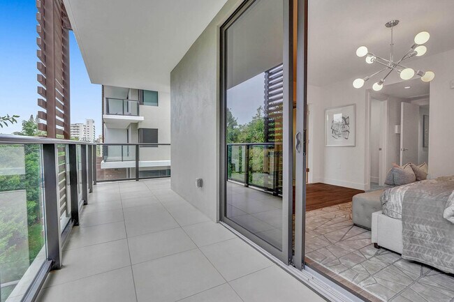 Building Photo - 3040 N Ocean Blvd