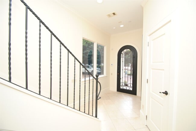 Building Photo - 302 Calle Sevilla Pl