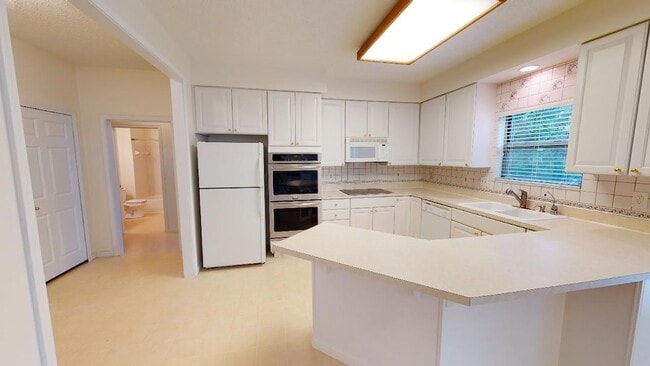 Building Photo - 6498 Ringsend Ct