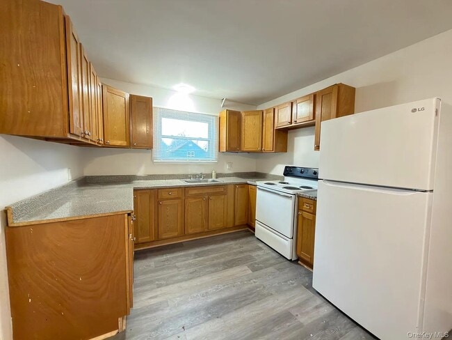 Building Photo - 18 Bedford Ave