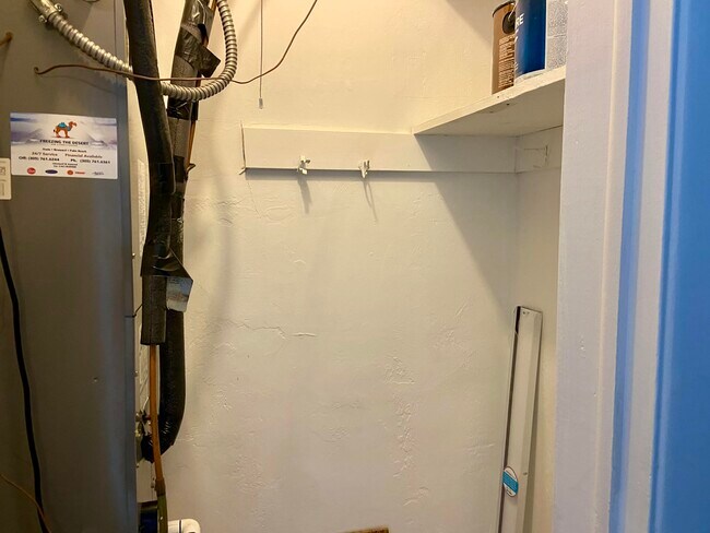 Building Photo - 2909 Middle River Dr