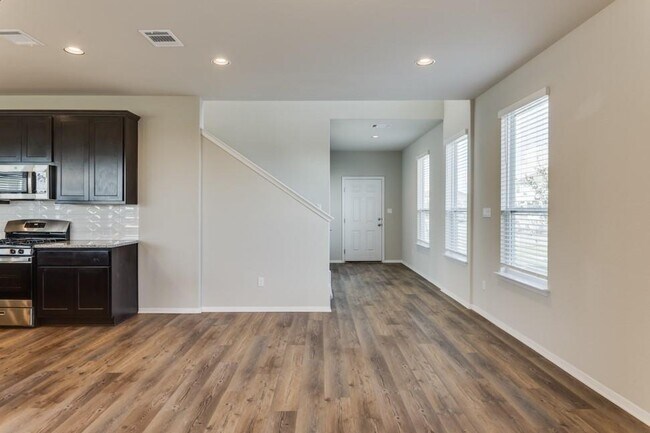 Building Photo - 412 Delta Crst