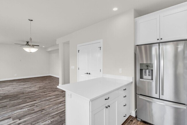 Building Photo - Spacious 6 Bed Home with Dual Kitchens, EV Charging & Modern Finishes in Layton
