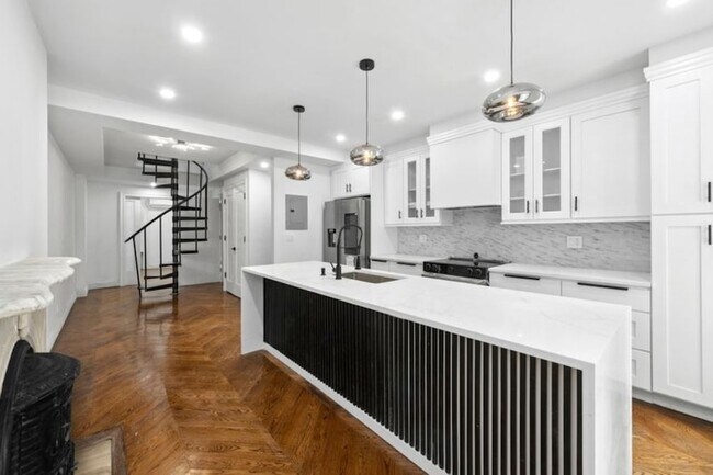 Primary Photo - 105 St Felix St