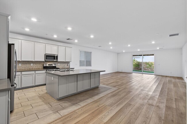 Building Photo - THIS is the HOME you have been waiting for!