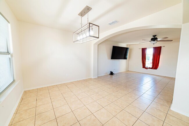 Building Photo - 2021 Port Louisiana Dr