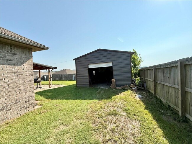 Building Photo - 1140 Willow Oak