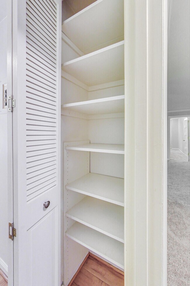 Building Photo - 10501 Montrose Ave