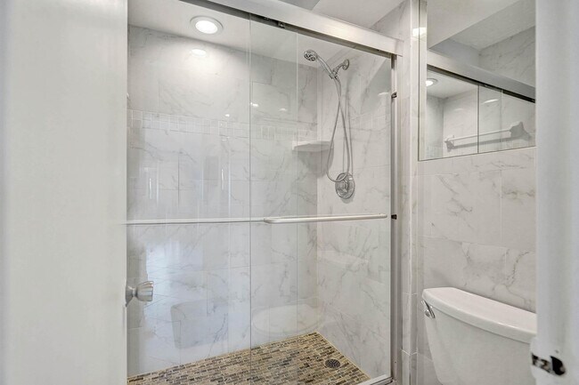 Building Photo - 6000 N Ocean Blvd