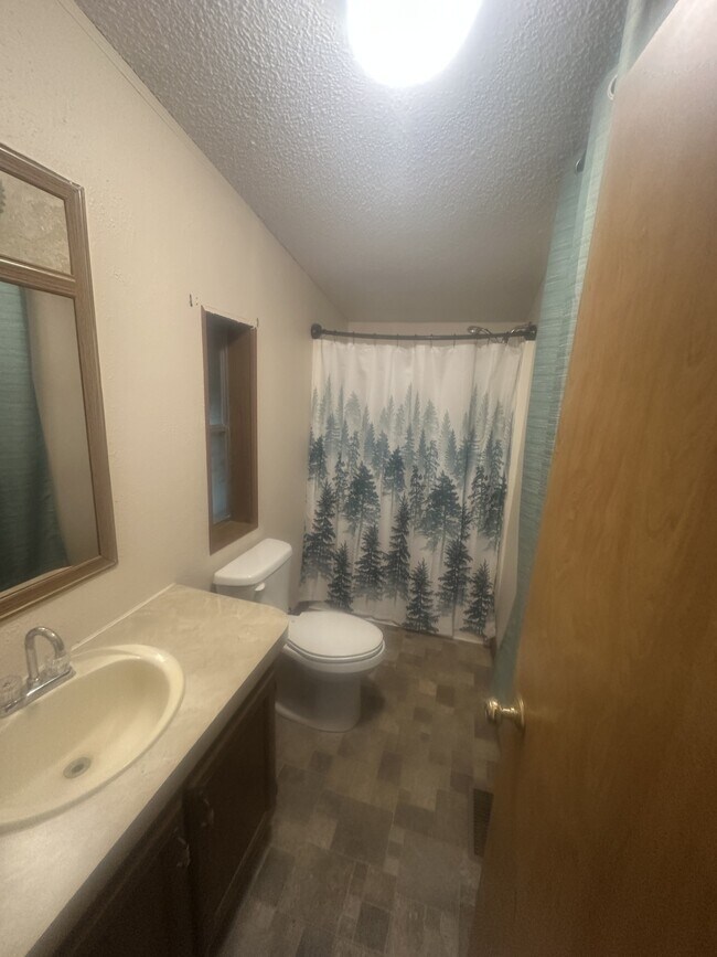 Building Photo - 862 OH-93