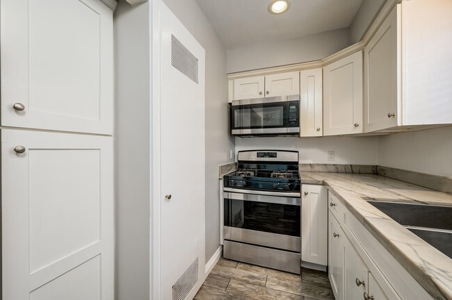 Building Photo - 9615 Adams Ave