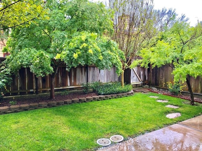 Building Photo - Beautifully Updated 2 Bed 1.5 Bath Condo in Merced Gated Community - Private Backyard! Community ...