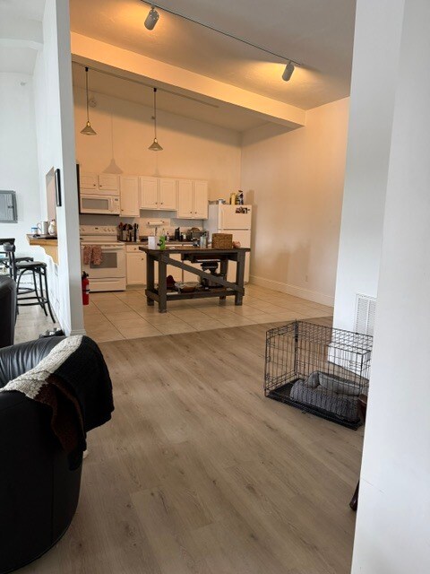 Kitchen occupied - 231 Lake Ave