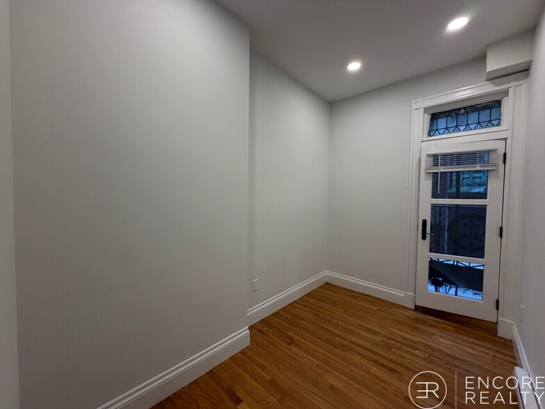 Building Photo - 195 Commonwealth Ave