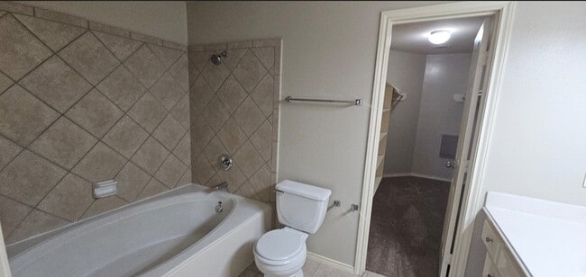 Building Photo - 706 Woodport Ln