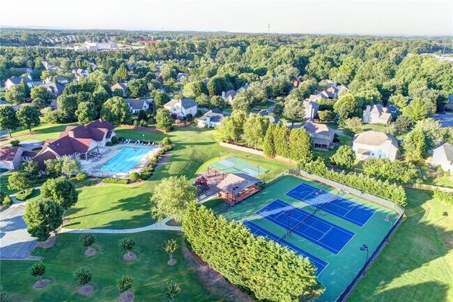 Building Photo - 2835 Crestmont Ct