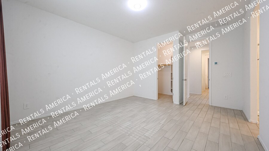 Building Photo - 15689 W Woodlands Ave