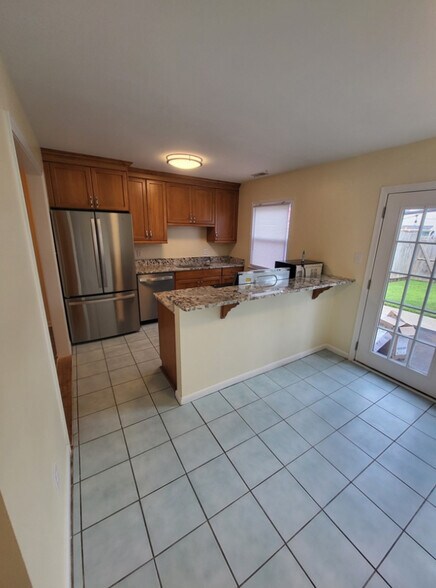 Building Photo - 423 Burr Oak Ct