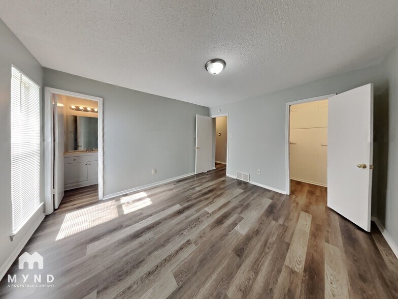 Building Photo - 3355 Carroll Dr