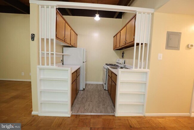 Building Photo - 4325 Americana Dr