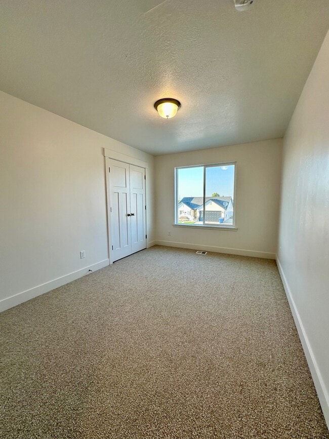 Building Photo - HC542