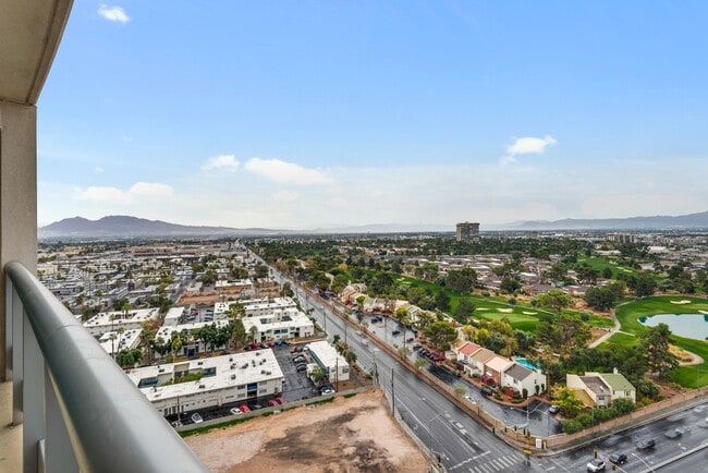 Building Photo - Turnberry Towers 1904E-Strip/Golf/City Views from this Fully Furnished 1Bd Residence