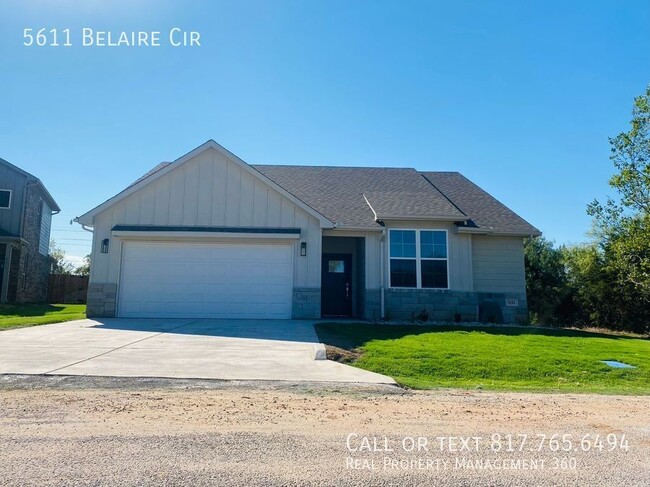 Building Photo - 5611 Belaire Cir
