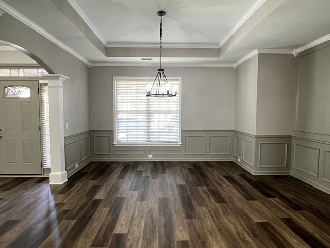 Building Photo - Beautiful Home w/Lots of Extras