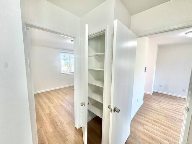 Building Photo - Beautifully Remodeled 4bd/2.5ba CLAIREMONT Home! Fenced yard, garage, PET friendly!