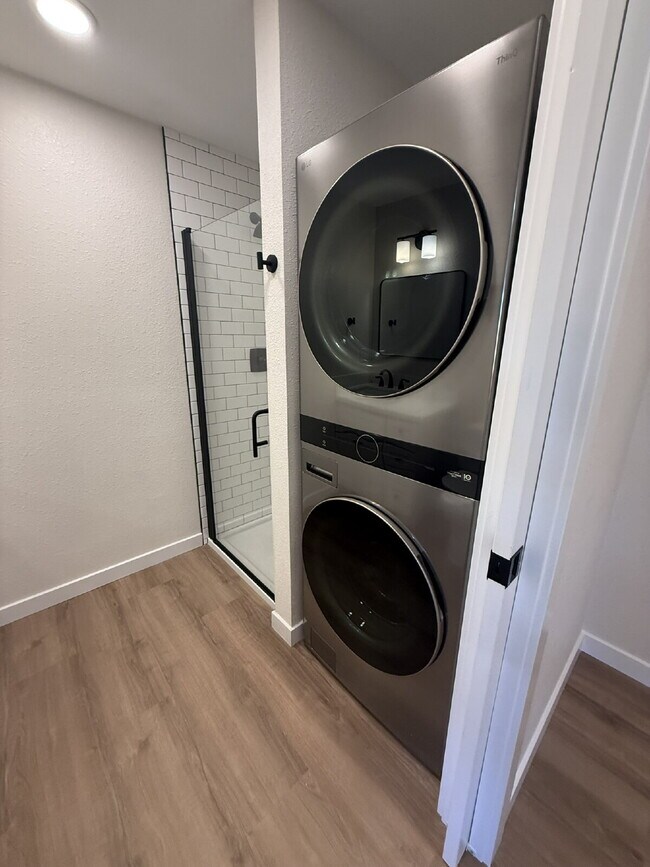 Building Photo - Charming 1-Bed Retreat in Kent: Cozy 460 Sq Ft Unit with Full Bath!