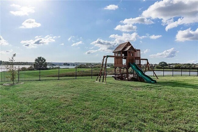 Building Photo - 9215 Mountain Magnolia Dr