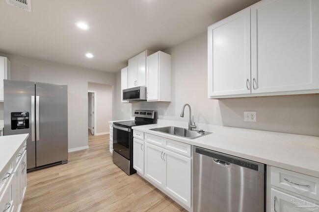 Building Photo - 4624 Santa Rosa Dr
