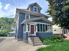 Building Photo - 809 1st St NW