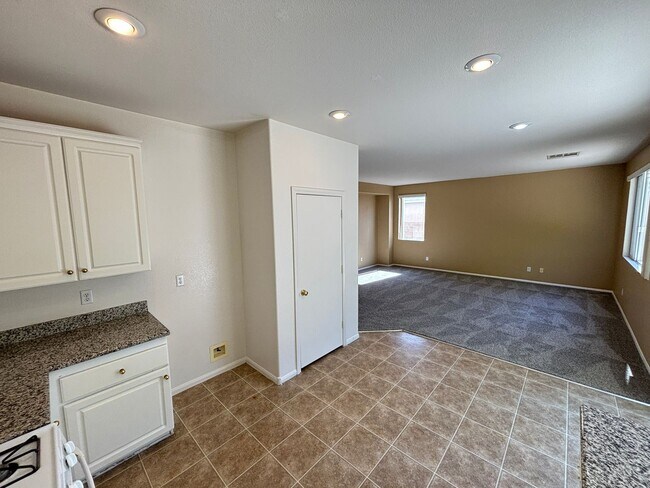 Building Photo - 10319 Splendor Ridge Ave