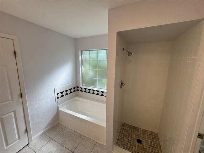 Building Photo - 26 Greenridge Ln