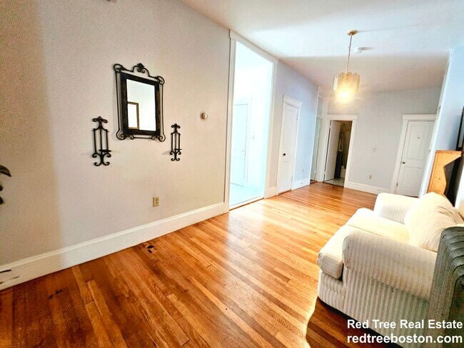 Building Photo - 243 Callender St
