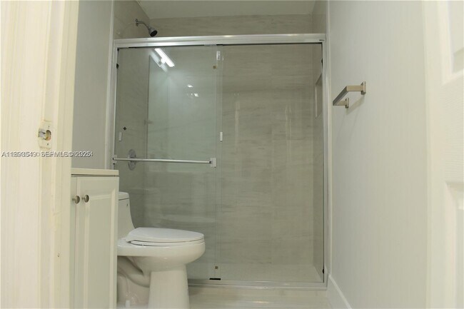 Building Photo - 6540 NW 114th Ave