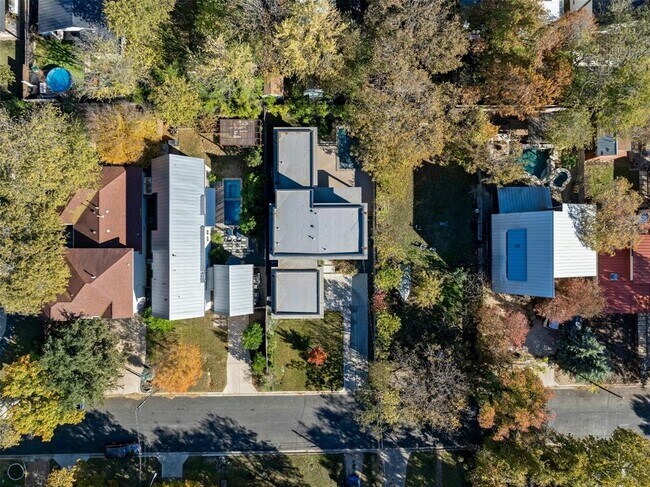 Building Photo - 1702 Bauerle Ave