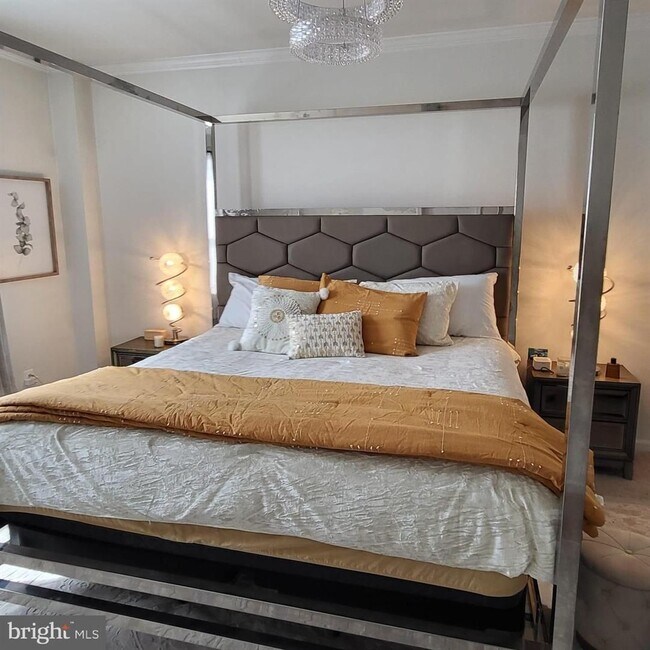 Building Photo - Welcome to your new home in the heart of L...