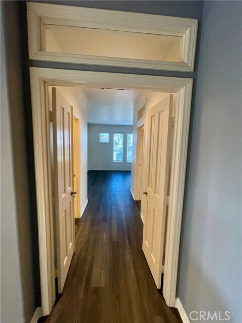 Building Photo - 6 Emerald Glen